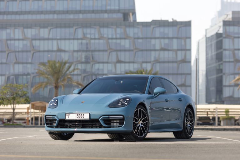 Rent-Porsche-Panamera-in-Dubai-BKG