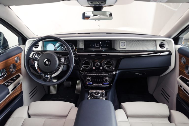 Rolls-Royce-Phantom-4